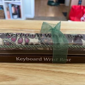 BNIP Cynthia Rowley Keyboard Wrist Rest